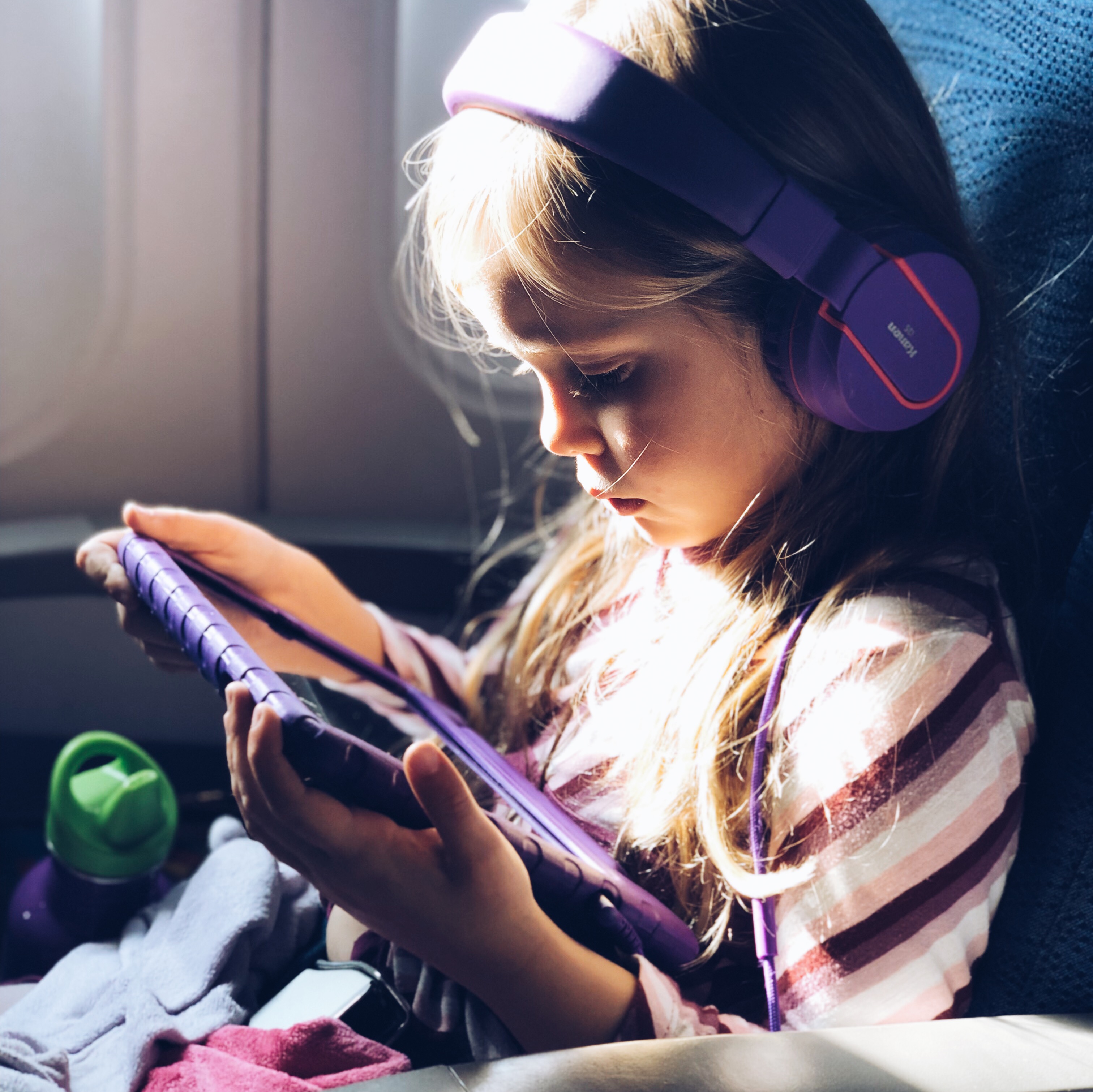 traveling with kids - using an iPad on the plane